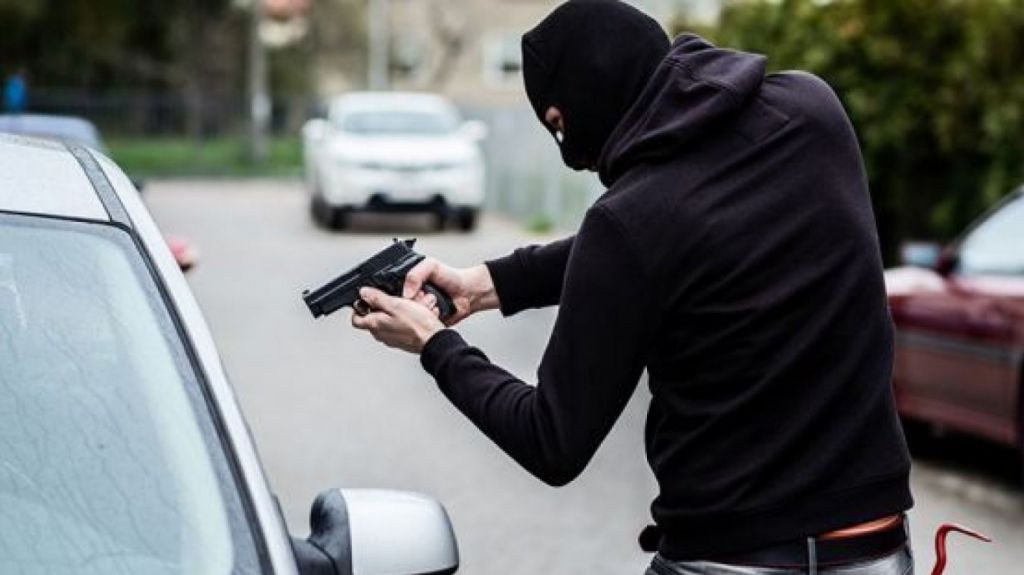  Chocan joven y le hacen &ldquo;carjacking&rdquo; en Las Piedras 