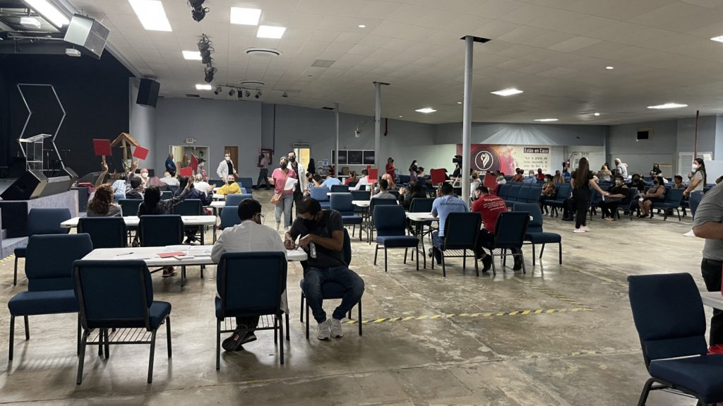  M&aacute;s de 700 personas reciben la vacuna de Johnson & Johnson en Naguabo 