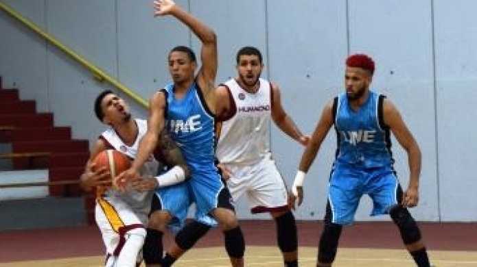 Halcones de UCB tienen contra la pared a los Tarzanes del Colegio