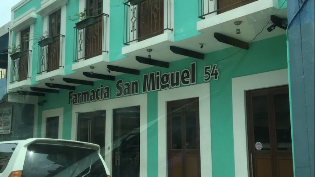 Hurtan 40 mil d&oacute;lares en cables desde el techo de una farmacia en Vega Baja 