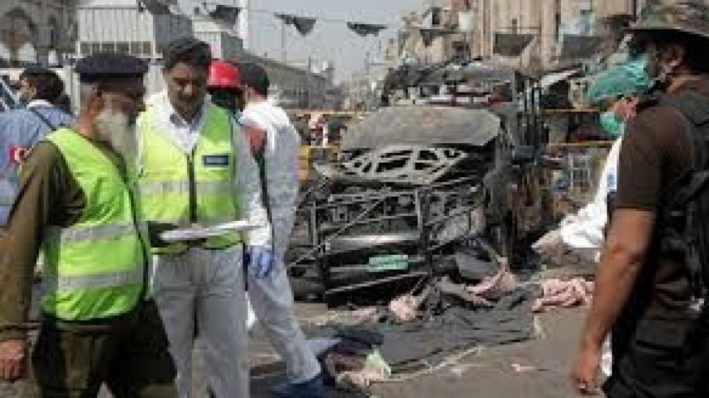  Vea video: ataque suicida en un templo suf&iacute; deja al menos 8 muertos y 25 heridos en Pakist&aacute;n 