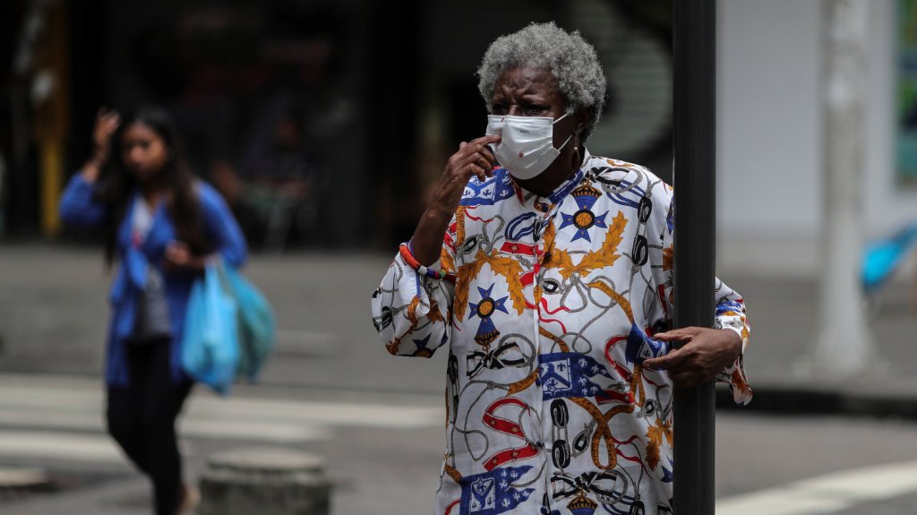  Los latinos mayores enfrentan serios retos para subsistir en California 