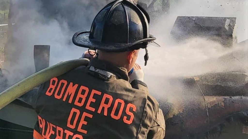  Incendio arrasa con residencia en Arecibo 