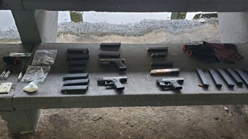  Municipales de San Juan ocupan armas en residencial donde fueron atacados a tiros 