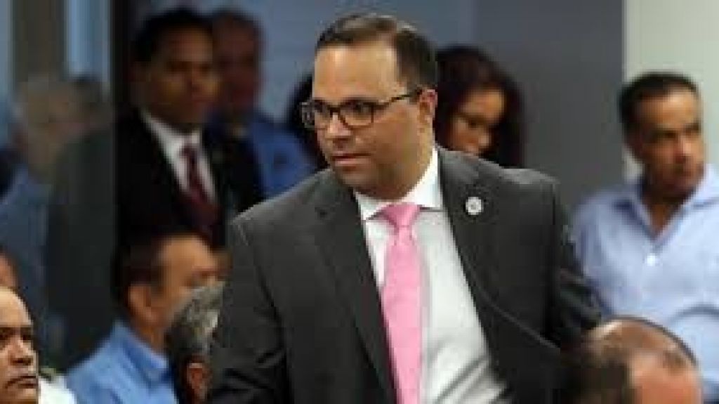  Secretario del DDEC viaja a Alemania para promocionar a PR 