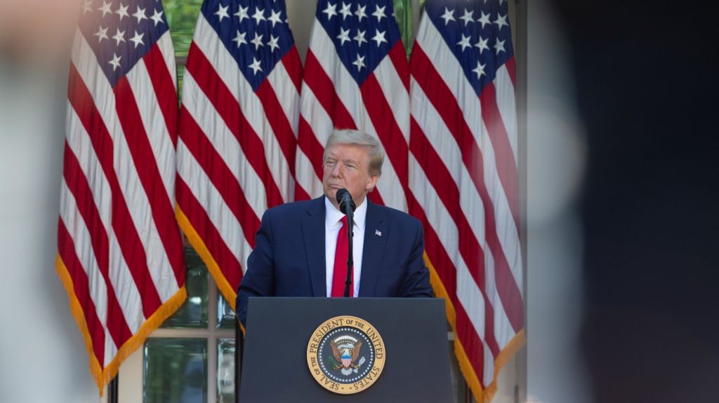  Video:Trump ordena pruebas diarias en la Casa Blanca tras contagio de asistente 