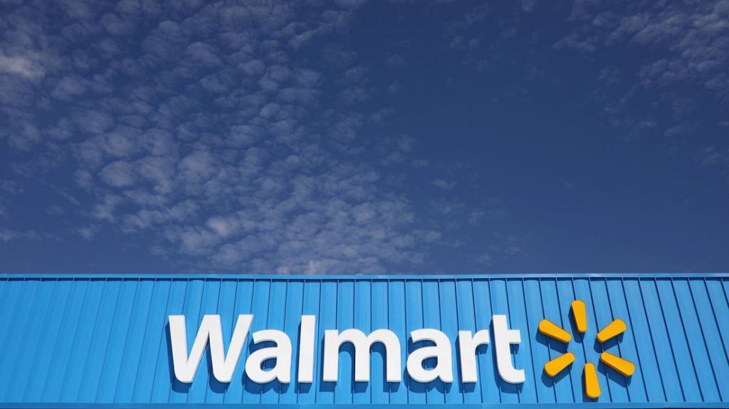  Walmart retira el jersey de Navidad de un Pap&aacute; Noel con coca&iacute;na 