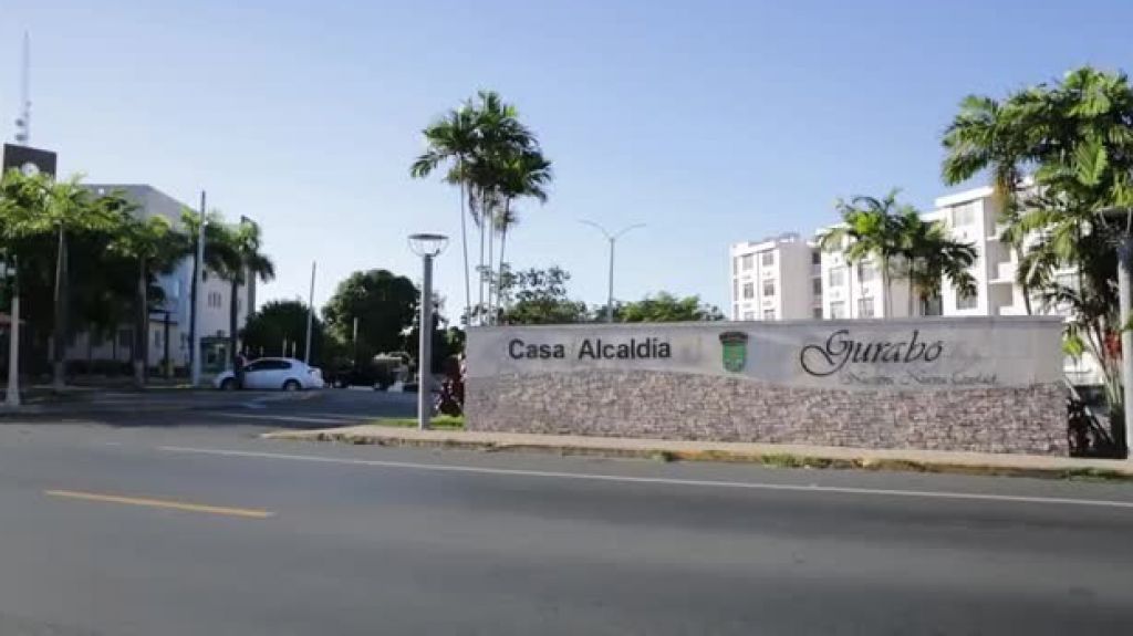  Denuncian que empleada de Gurabo cobra y no pisa la alcald&iacute;a 