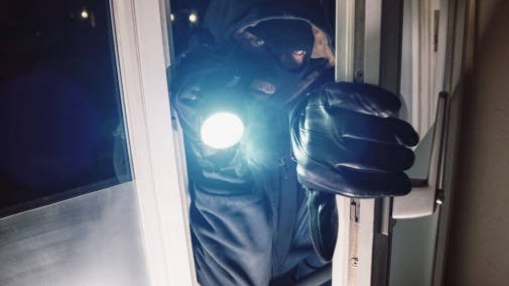  Hurtan siete generadores el&eacute;ctricos de una tienda en Vega Baja 