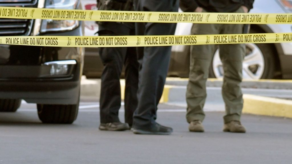  Una param&eacute;dica afroamericana es muerta a tiros en su casa en una redada fallida de la Polic&iacute;a en EE.UU. 