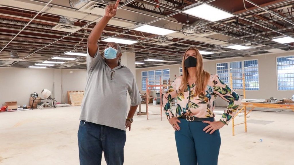  Alcaldesa de Can&oacute;vanas celebra llegada de los 2.9 millones de d&oacute;lares reclamados a FEMA 