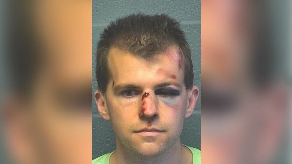  Un hombre da una paliza al pastor de una iglesia despu&eacute;s de que lo sorprendiera tocando indebidamente a su hijo de 9 a&ntilde;os 