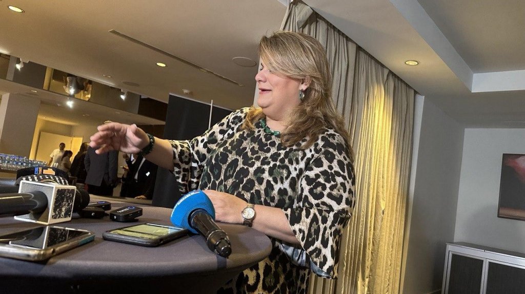  Jenniffer González le da la bienvenida al nuevo director de PRFAA 