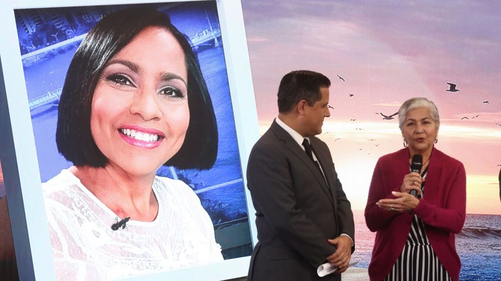  Entregan $76 mil a pacientes de c&aacute;ncer recaudados en especial de Keylla Hern&aacute;ndez 