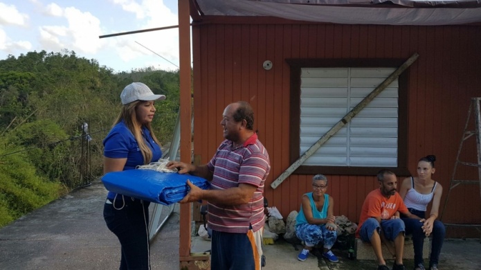 Entregan 150 toldos en sectores de Moca, AÃ±asco, Aguada e Isabela