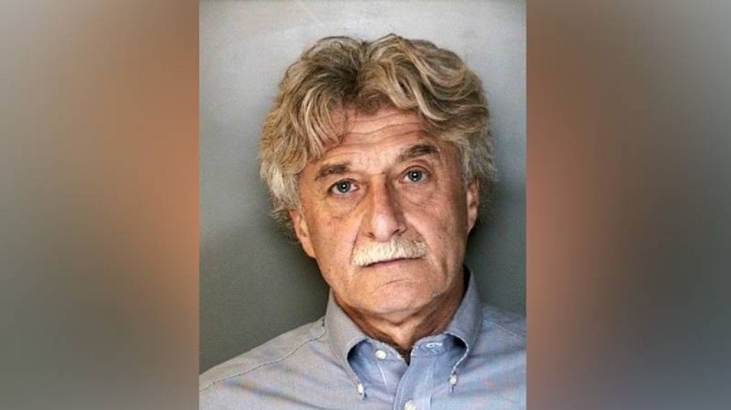  Anulan veredicto de asesinato tras descubrir que en plena deliberaci&oacute;n un jurado intercambi&oacute; 7.000 mensajes de texto sobre el juicio 