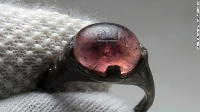 Anillo islÃ¡mico en una tumba vikinga revela secretos antiguos