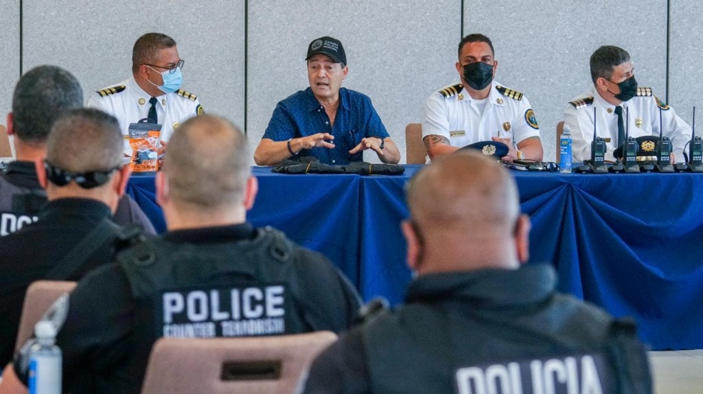  Cataño evaluará escalas salariales de los policías municipales 