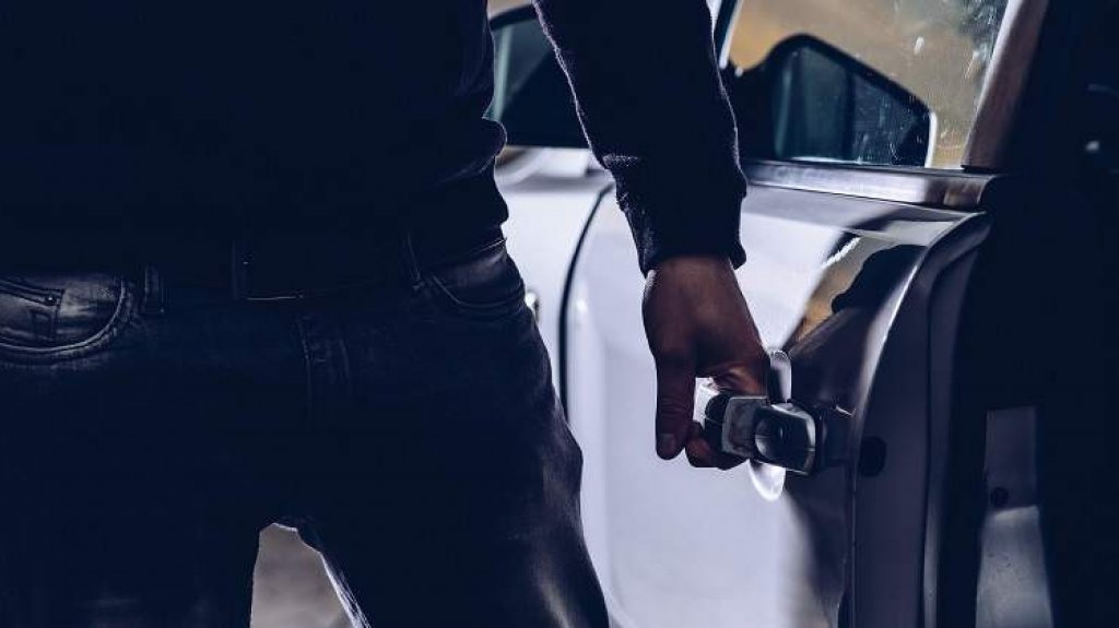  Roban cinco mil d&oacute;lares en computadoras desde auto estacionado en urbanizaci&oacute;n de Ponce 