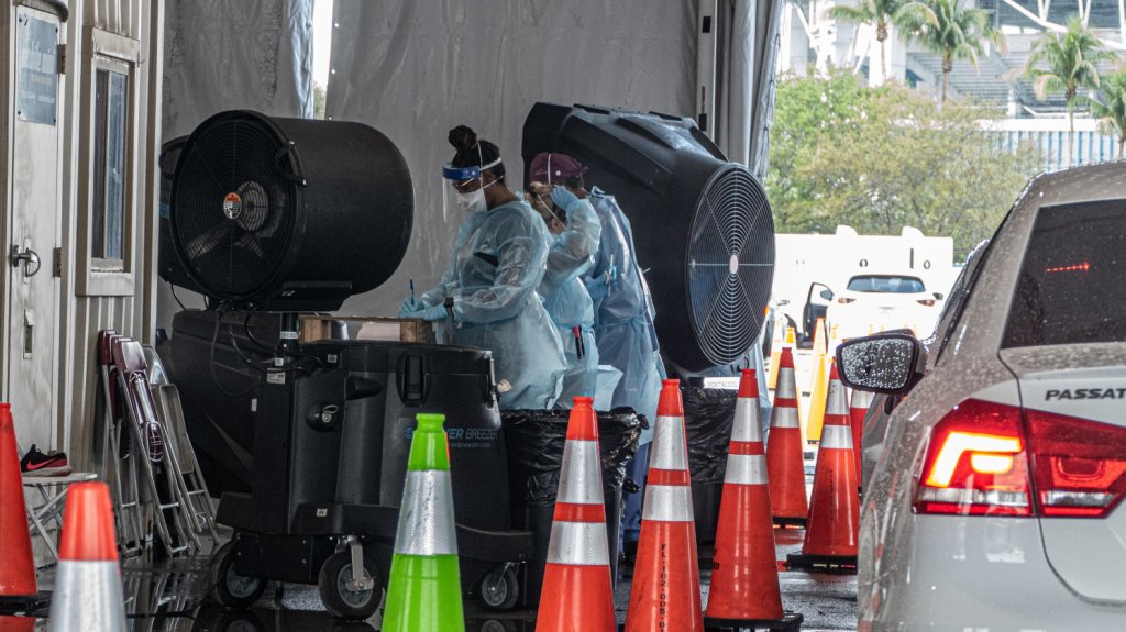  Estados Unidos acumula 579.249 muertes y 32.555.496 contagios por covid 