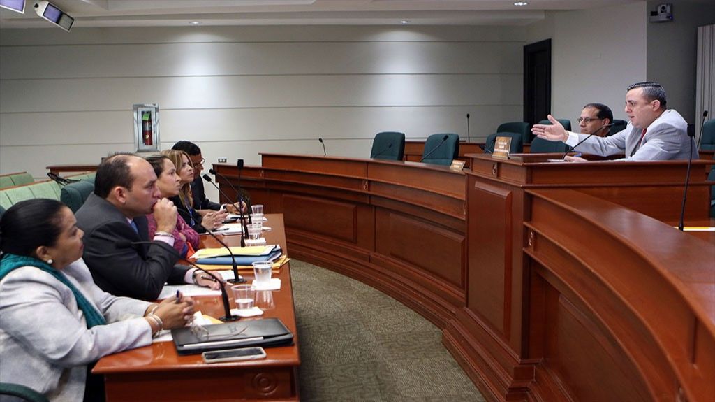  Aval a proyecto que prohibir&iacute;a a convictos de delitos sexuales brindar servicios directos a menores. 