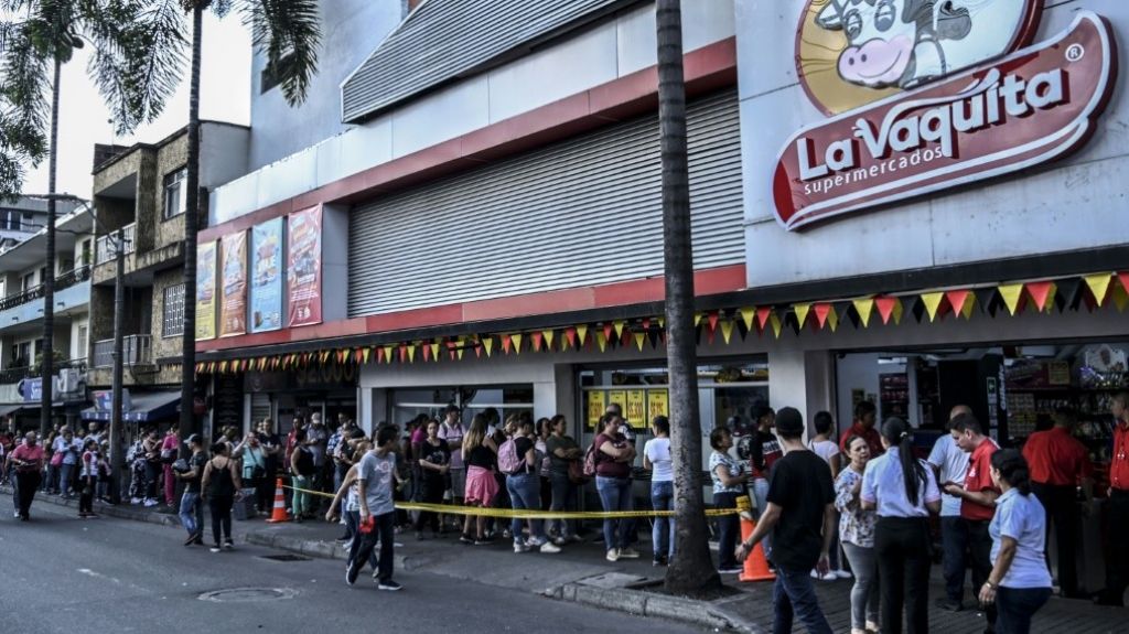  Colombia decreta estado de emergencia por pandemia y ordena aislar a ancianos 