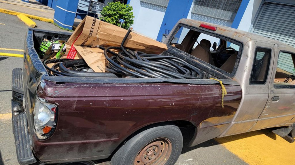  Fotos: Los &ldquo;Pillaron&rdquo; robando cable de tel&eacute;fono en Hatillo 