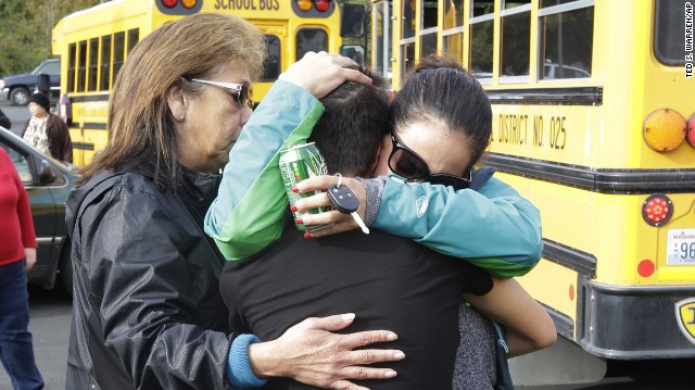 Dos muertos, incluido el atacante, en un tiroteo en una escuela cerca de Seattle