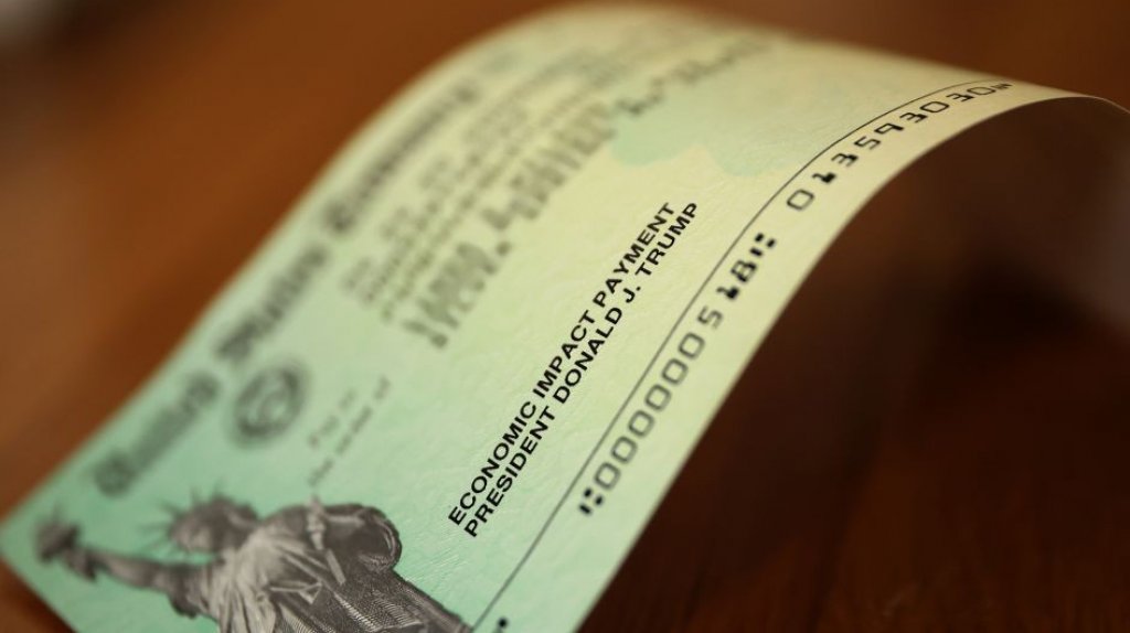  Familias podr&iacute;an recibir cheques de est&iacute;mulo de $300 todos los meses a partir de este verano 