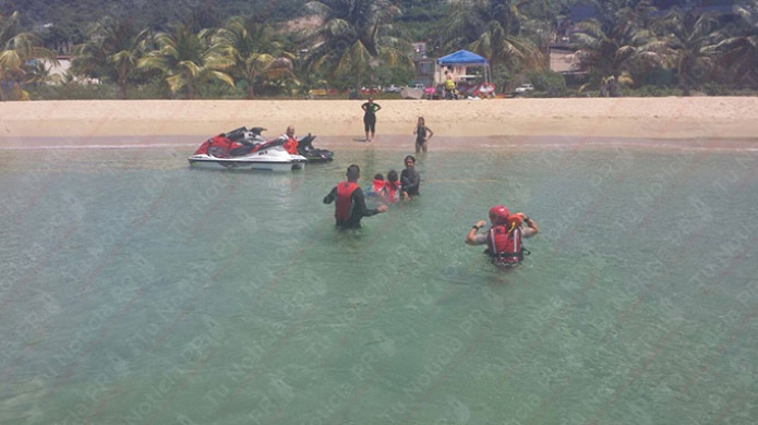 Fotos: PolicÃ­a municipal de Aguadilla junto a FURA rescatan un adulto y dos menores, varados en un "Jet Ski"