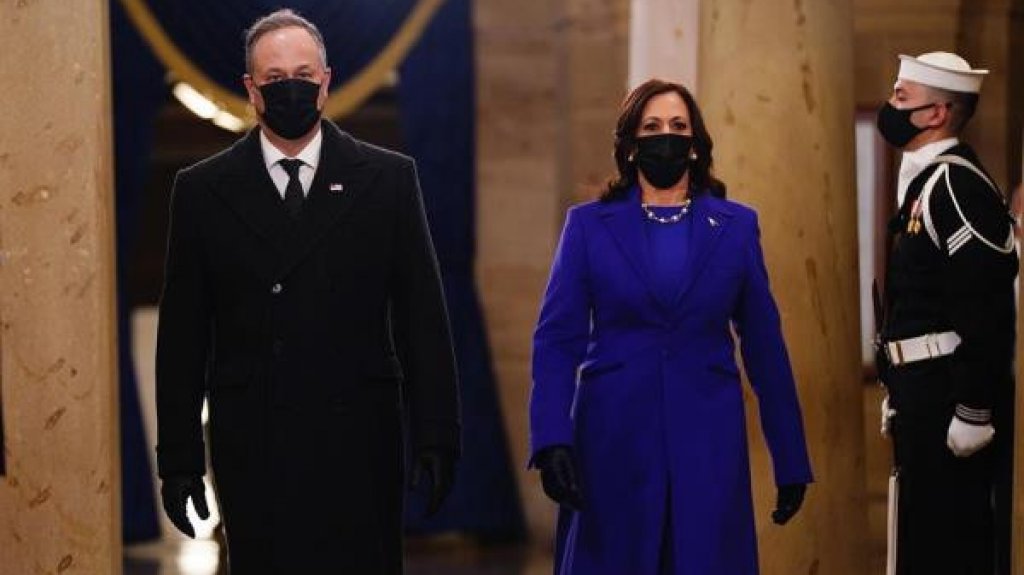  Kamala Harris hace historia al jurar como vicepresidenta de EE.UU. 