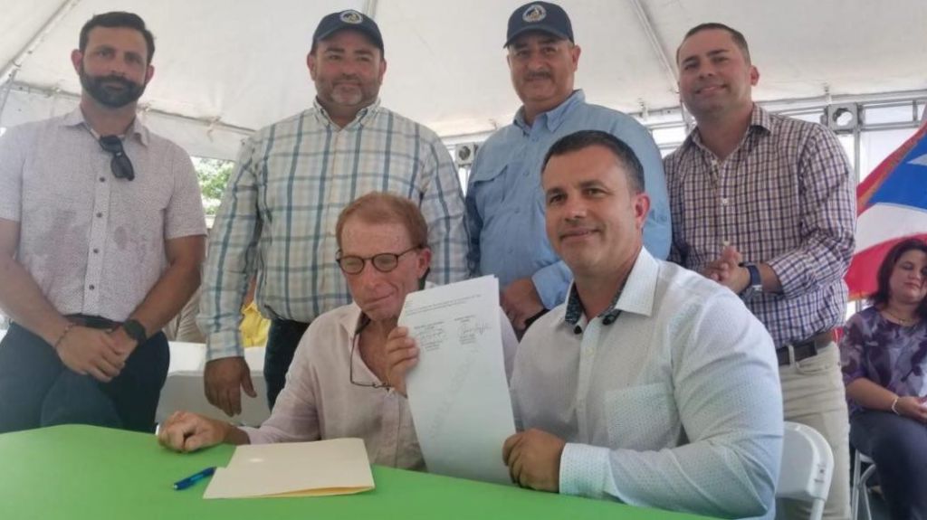  Departamento de Agricultura incentiva la siembra de ca&ntilde;a para producci&oacute;n de ron artesanal 