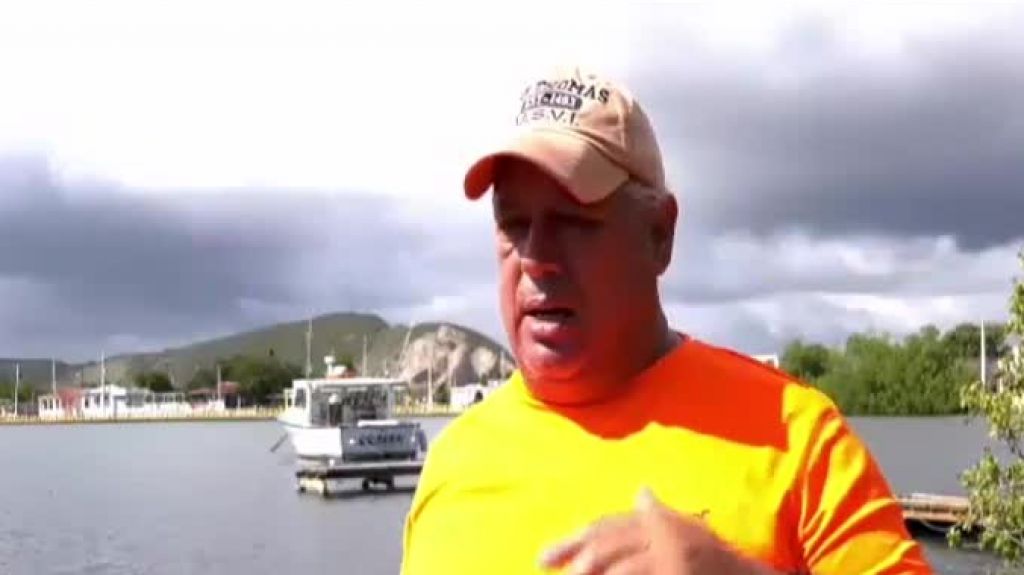  Video: Pescador de Gu&aacute;nica dice que siente explosiones en el agua 