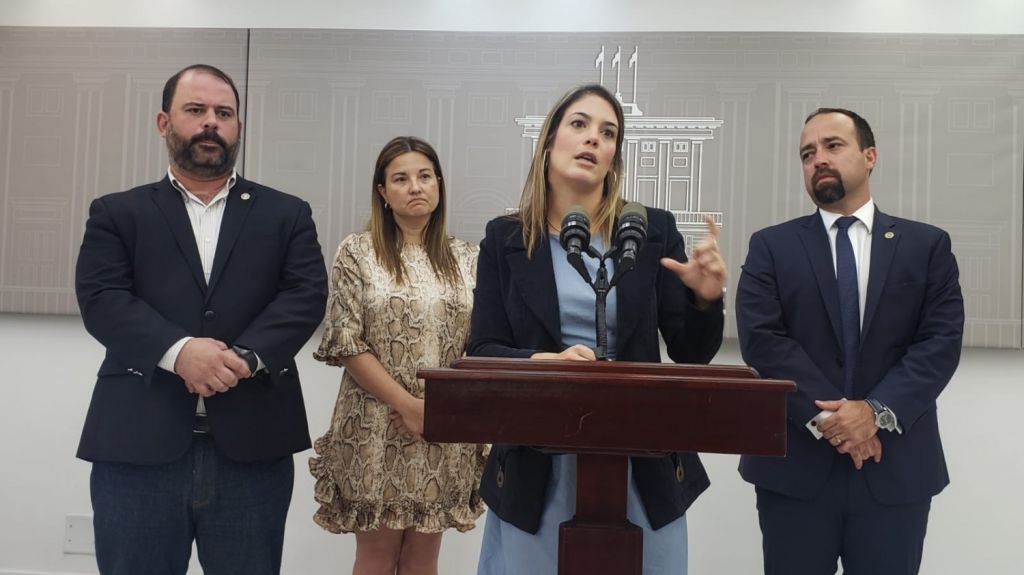  Escuche audio: Las piedras no dejan atracar las lanchas de carga en Mosquito 