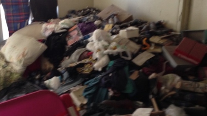 Procuran mujer viviendo en condiciones infrahumanas 