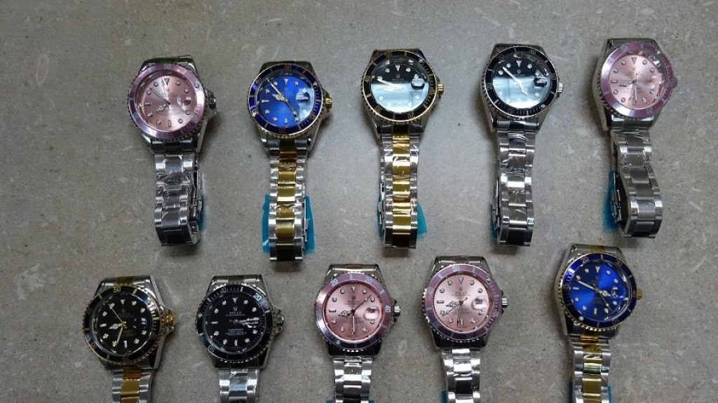  Confiscan en correo de San Juan joyas y relojes pirateados estimados en $265 mil 