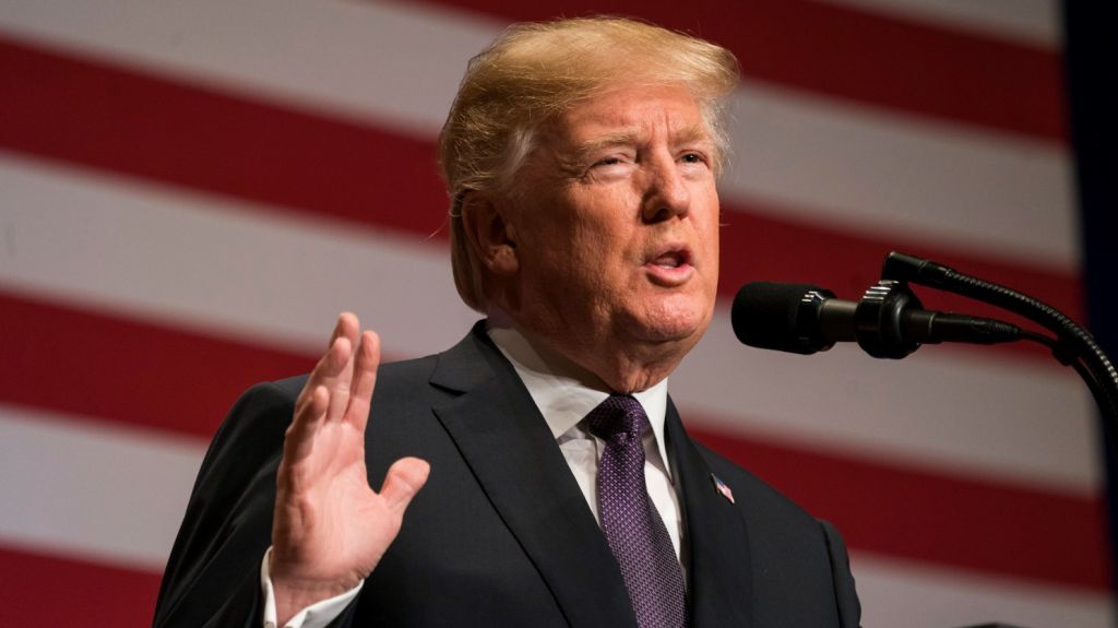  Trump promete revisar las leyes de difamaci&oacute;n de EEUU y ataca a los medios 