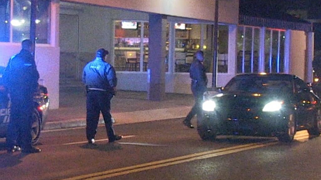  Video: Un apu&ntilde;alado por &ldquo;Carjacking&rdquo; calles vac&iacute;as y todo cerrado las primeras horas del &ldquo;Toque de Queda&rdquo; 