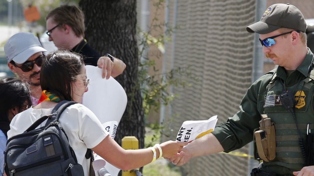  Muere un ni&ntilde;o inmigrante tras ser detenido en la frontera de EE.UU. y M&eacute;xico 