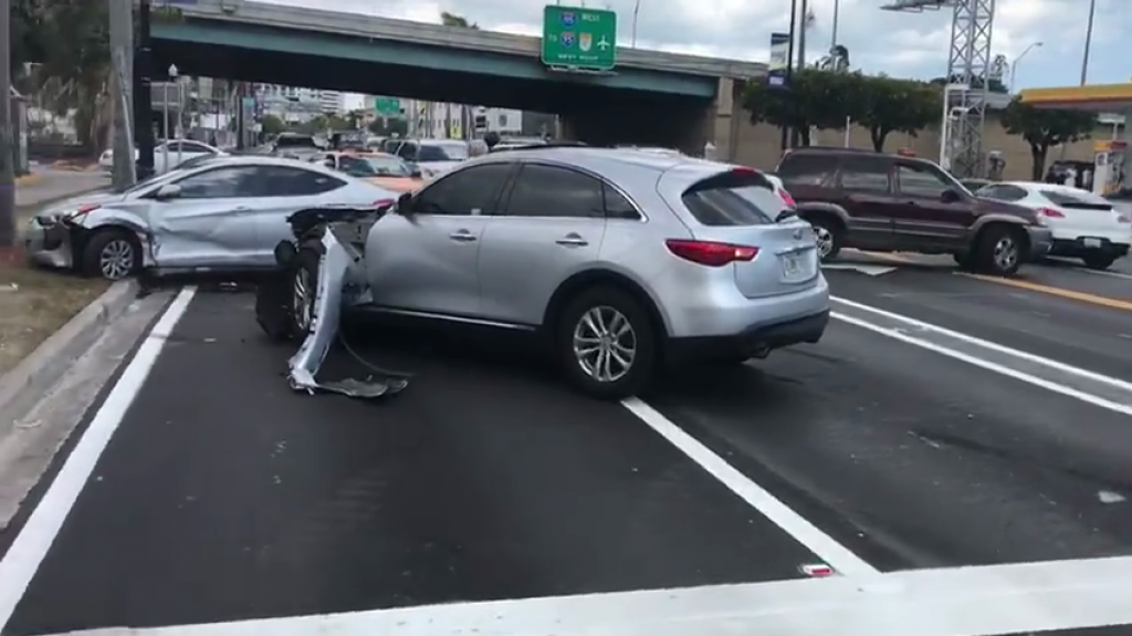  Video: Conductor en Miami Causa accidente y se niega a detenerse 