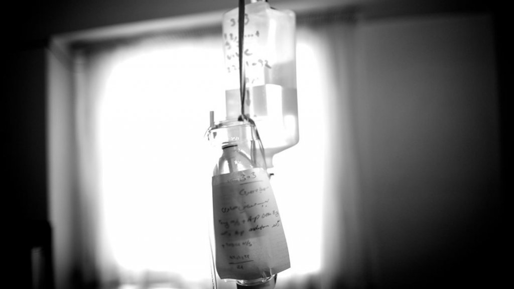  Una mujer finge tener un c&aacute;ncer terminal para que sus amigos pagaran m&aacute;s de 11.300 d&oacute;lares por la boda de sus ensue&ntilde;os 