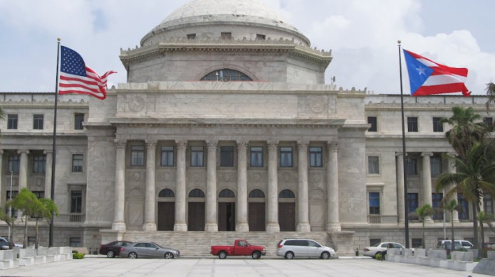 Vandalizan con pintura el Capitolio y el comité del partido popular 