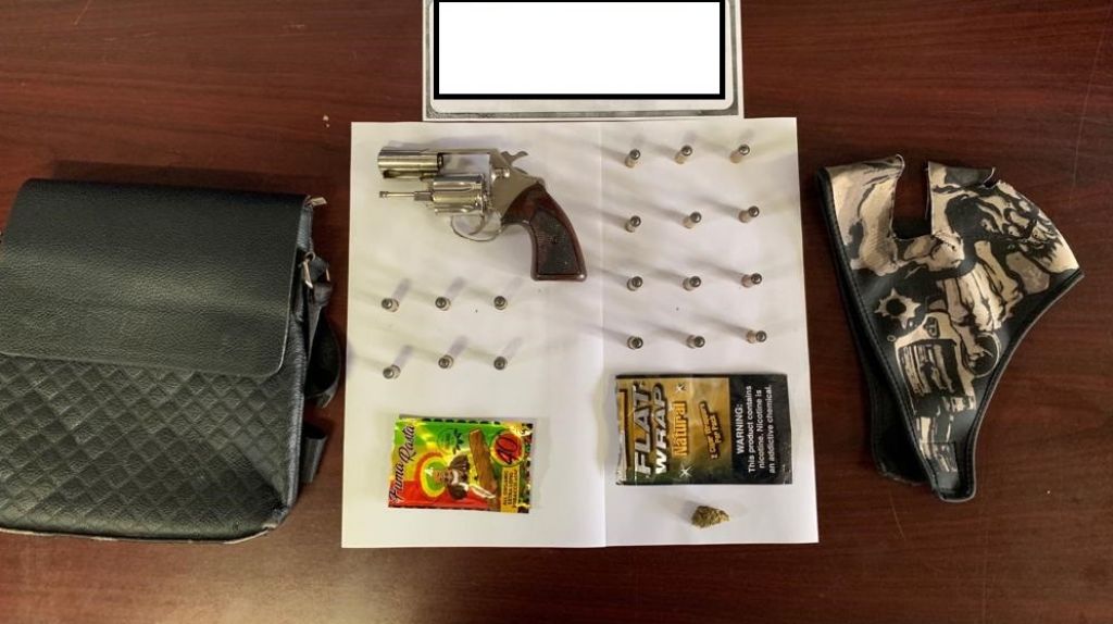  Drogas Fajardo arresta una parejita con un revolver y municiones 