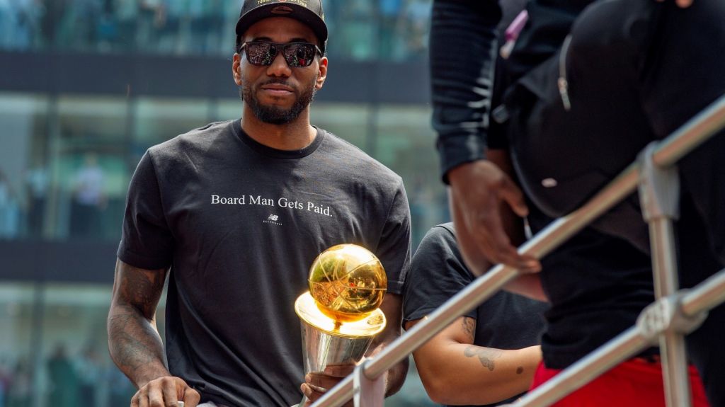  Video: Dos heridos graves deja la accidentada celebraci&oacute;n de los Raptors en Toronto 