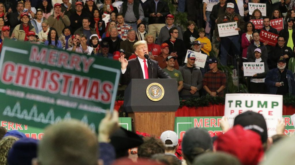 Trump pide en Pensacola el voto para candidato al Senado acusado de abuso