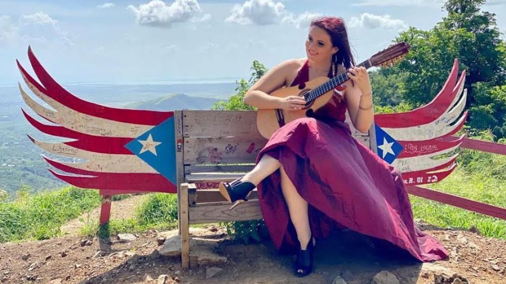  Cuatrista Maribel Delgado exhorta a los padres a apoyar a sus hijos que muestren inter&eacute;s por un instrumento musical 