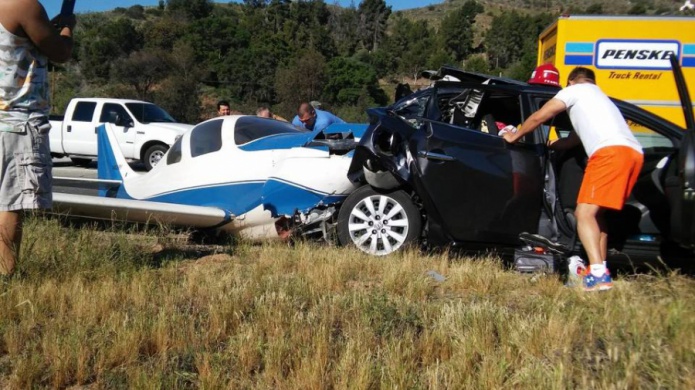 Un muerto al caer avioneta sobre autopista en California