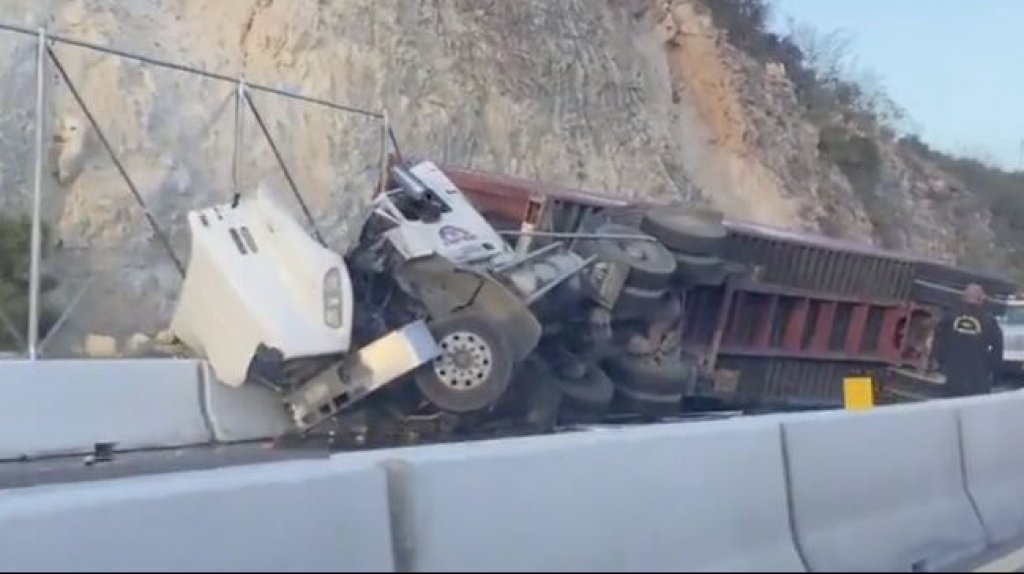  Reportan accidente con cami&oacute;n volcado en la numero 2 jurisdicci&oacute;n de Ponce 