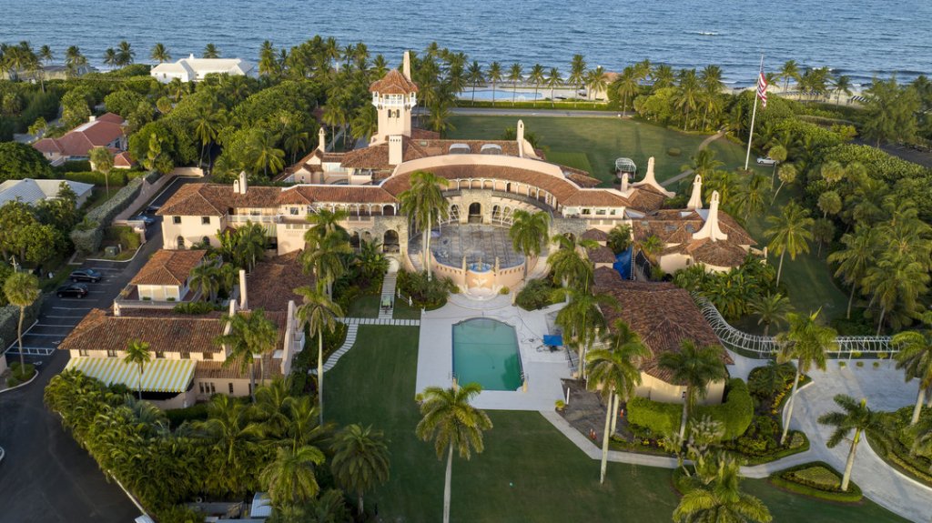  Trump, sobre el FBI durante la redada: “Podrían haber plantado lo que quisieran“ 