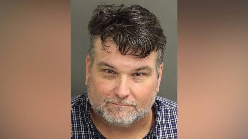  Un pastor religioso se suicida tras ser acusado de violar m&aacute;s de cien veces a una menor en EE.UU. 